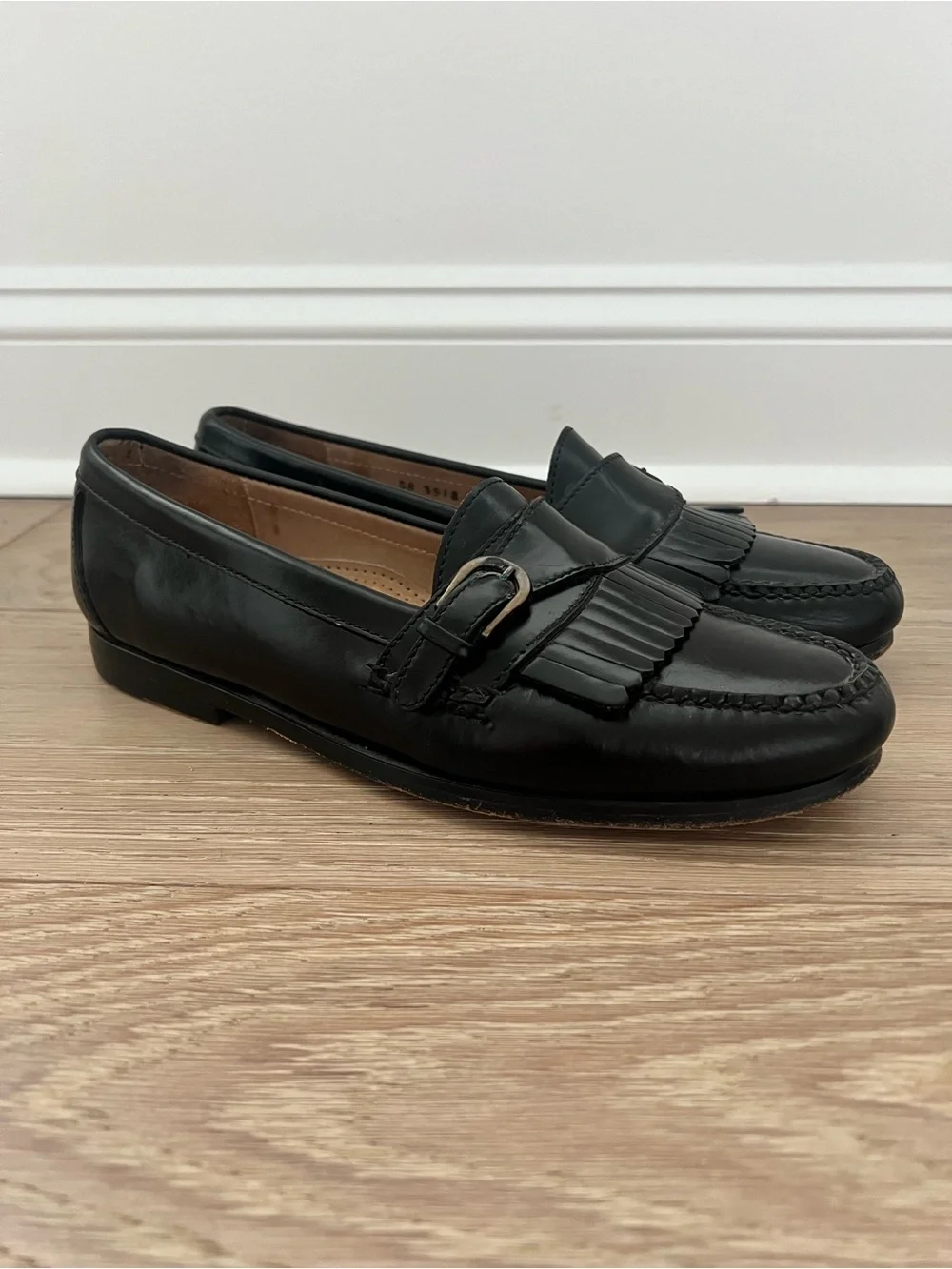 Cole Haan City Dress Shoes 3518 Mens Size 9.5 Black Pinch Kiltie Buckle Loafers